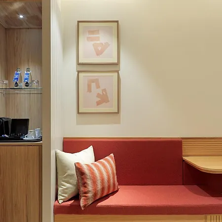 Готель H10 Croma 4*